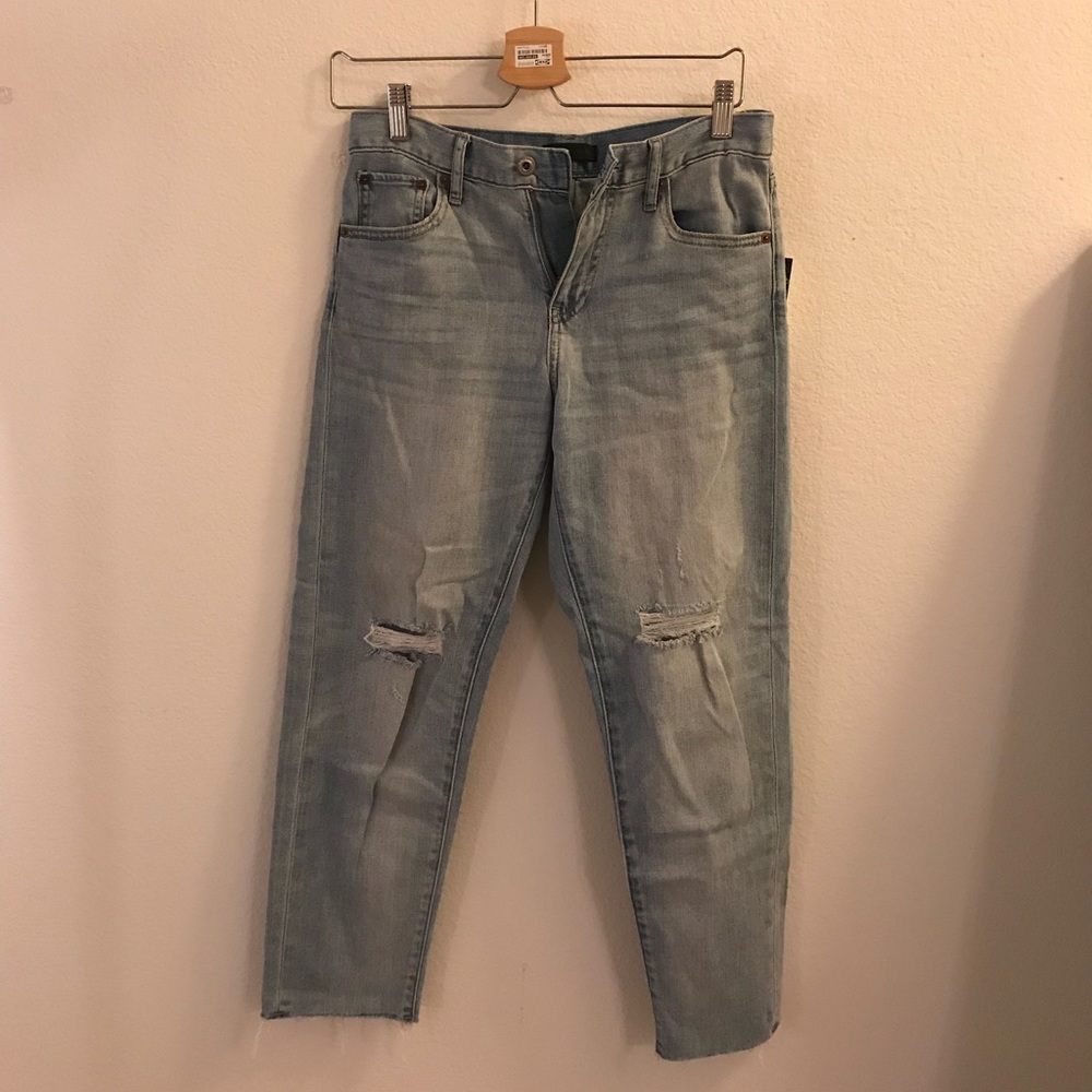 Uniqlo Slim Boyfriend Jeans in Light Wash